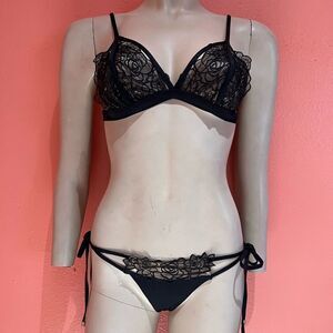 Beach bunny two pieces bikini set!!